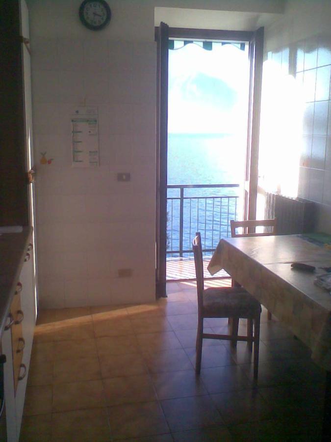 Casa In Riva Al Lago Varenna Luaran gambar