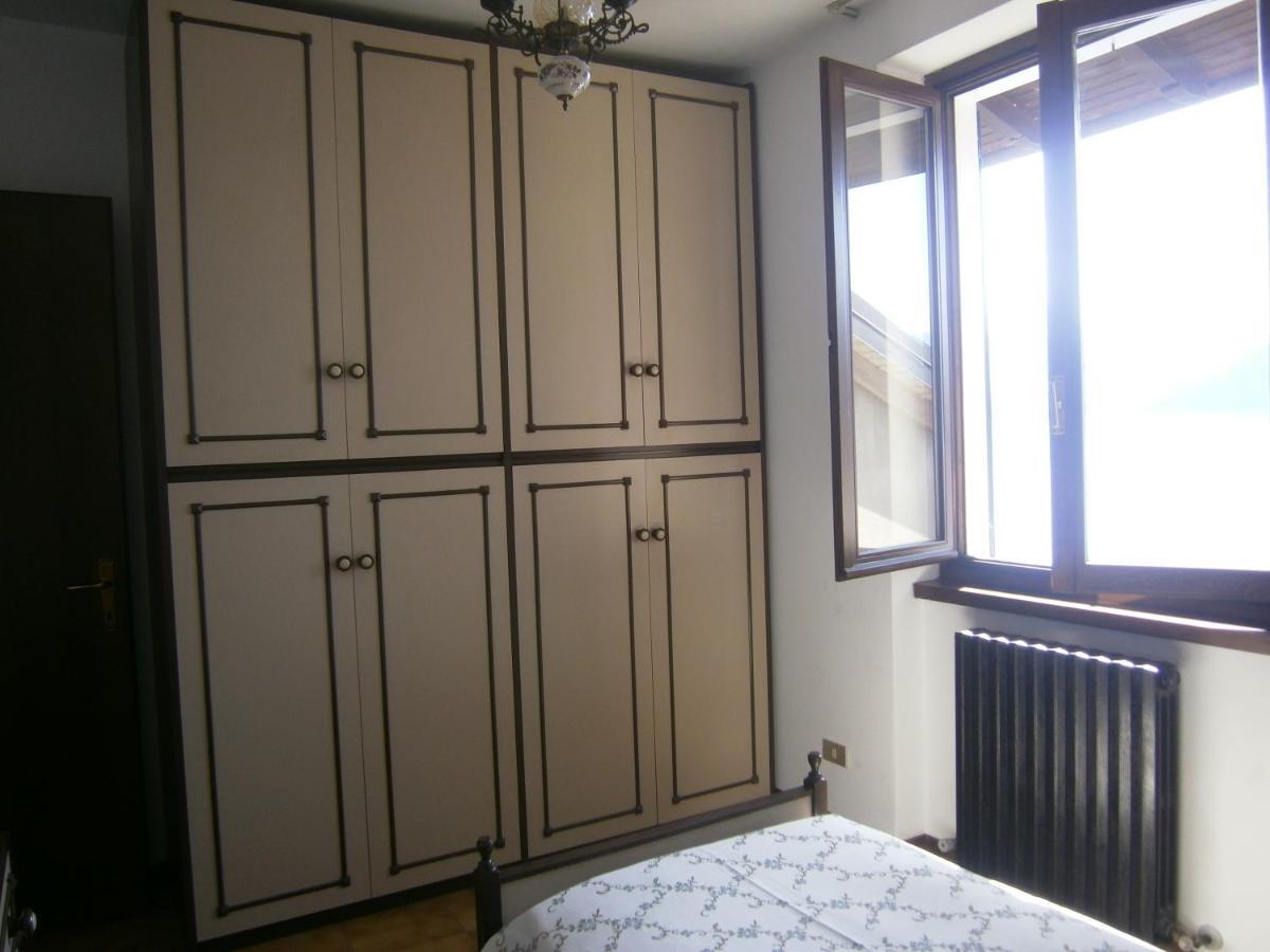Casa In Riva Al Lago Varenna Luaran gambar